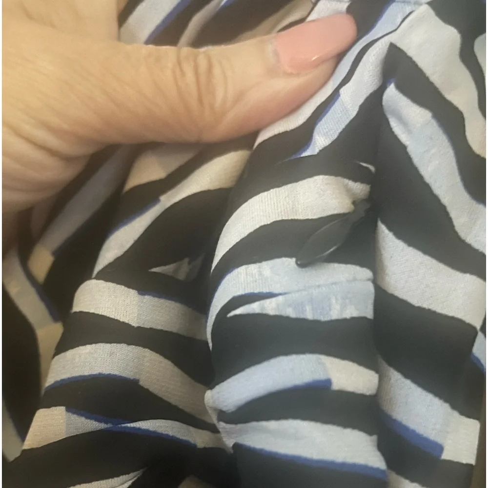 WHBM women’s top size XS.  Cute ! - Picture 6 of 6